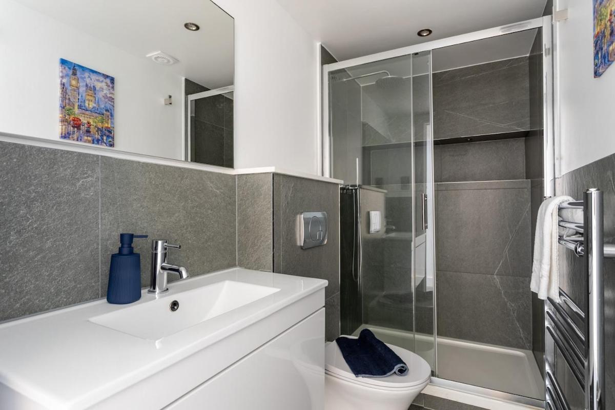 Ferienwohnung Stylish 2-Bed Flat In The Heart Of West Hampstead London Exterior foto