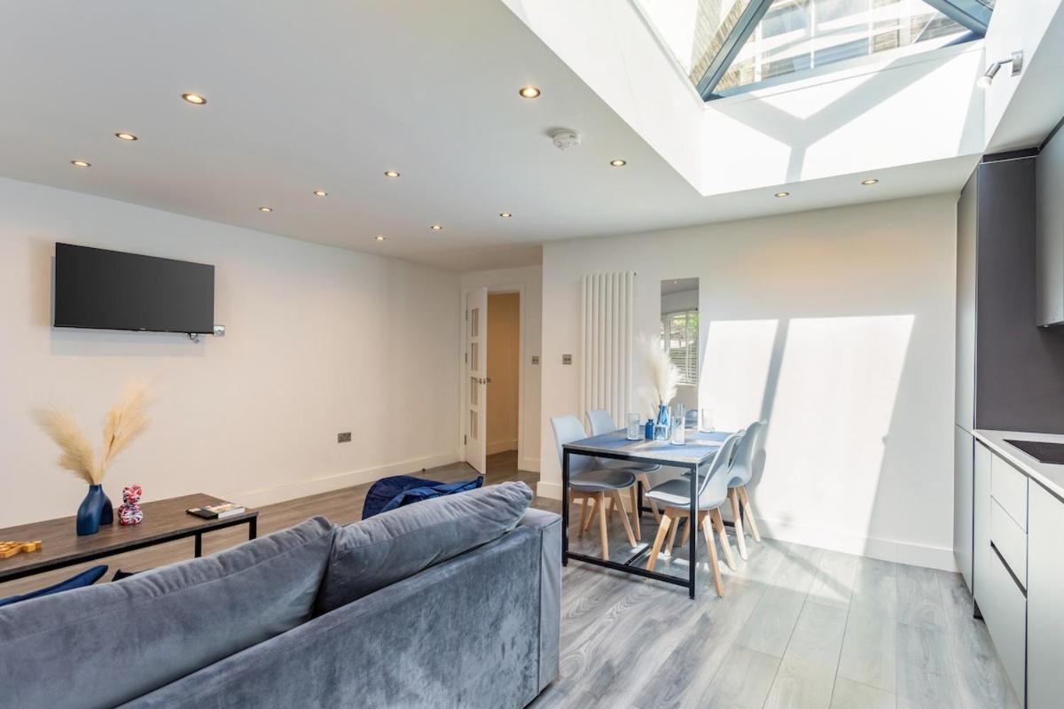 Ferienwohnung Stylish 2-Bed Flat In The Heart Of West Hampstead London Exterior foto