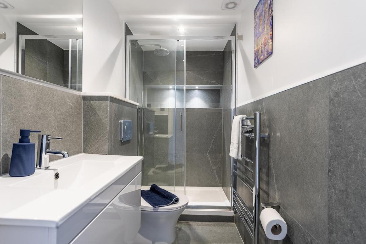 Ferienwohnung Stylish 2-Bed Flat In The Heart Of West Hampstead London Exterior foto