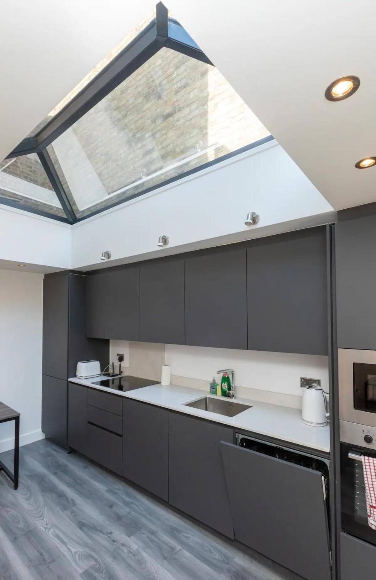 Ferienwohnung Stylish 2-Bed Flat In The Heart Of West Hampstead London Exterior foto