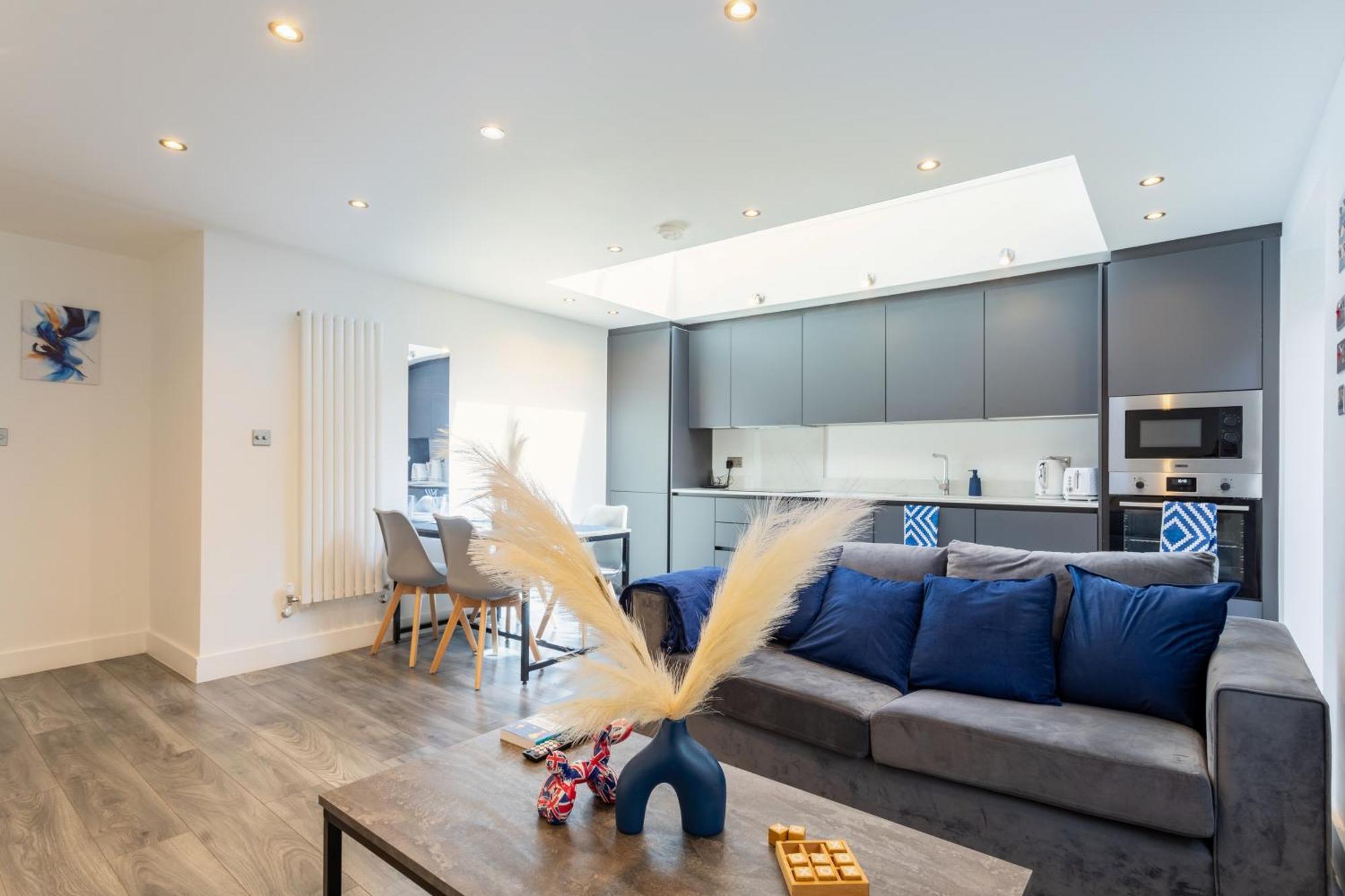 Ferienwohnung Stylish 2-Bed Flat In The Heart Of West Hampstead London Exterior foto
